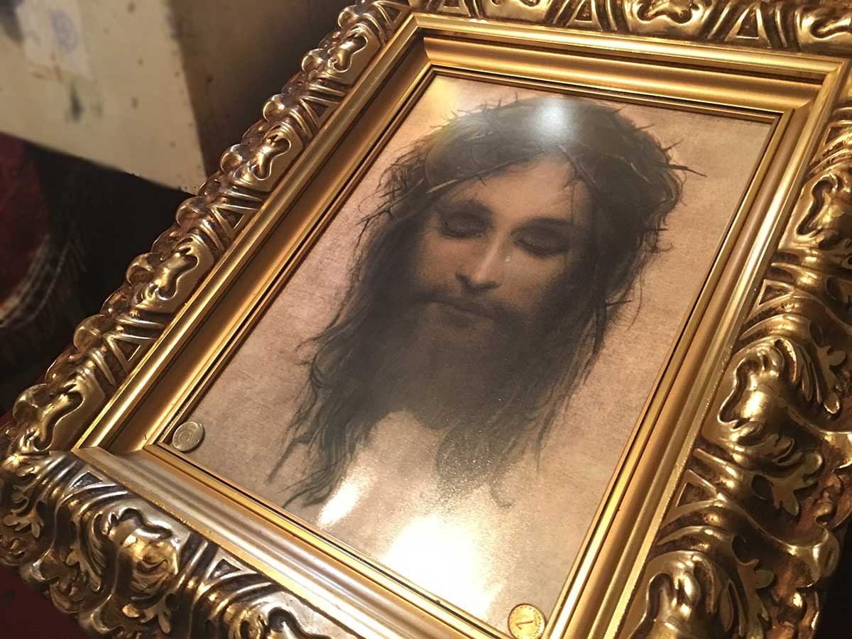 The blinking Jesus icon in Holy Trinity church